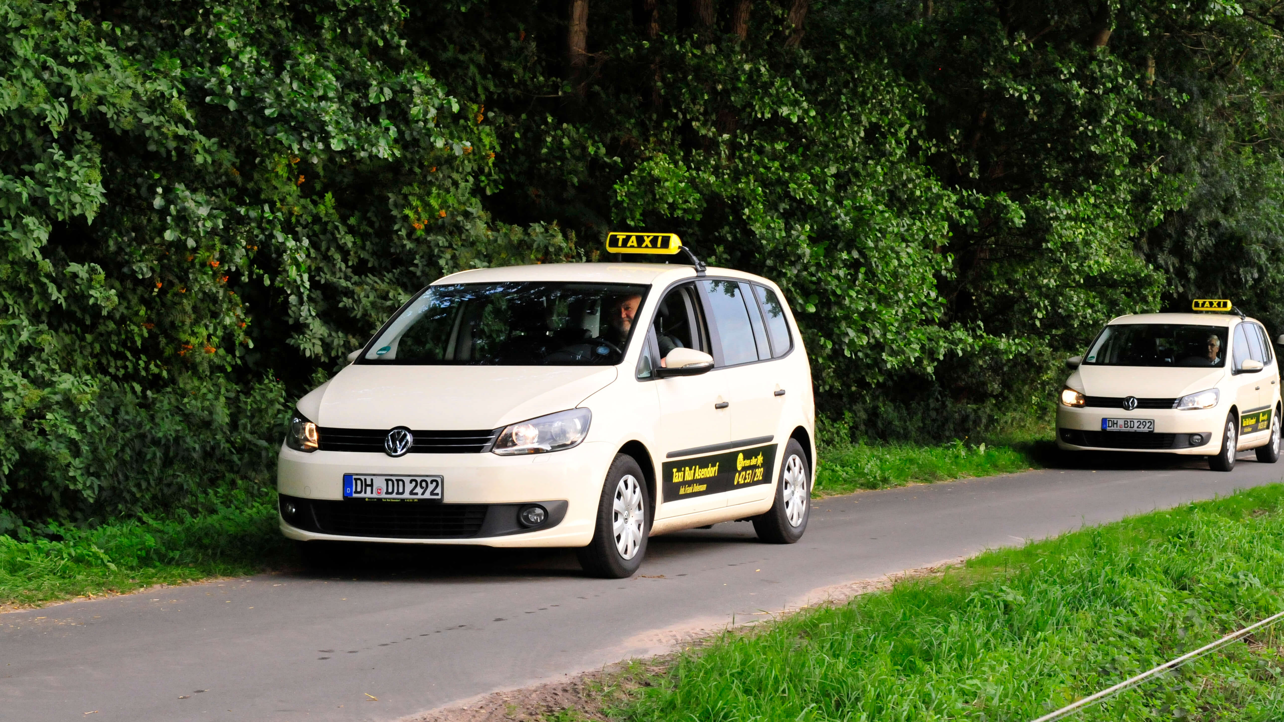 Als Marketingberatung und Kommunikations­agentur be­ein­flussen wir den Wett­be­werb u. a. auch im Sinne des Dienst­leistungs­unter­nehmens Taxi Ruf Asen­dorf.